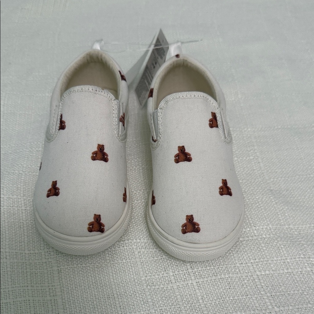 GAP Kids White Slip-On Sneakers with Bear Design